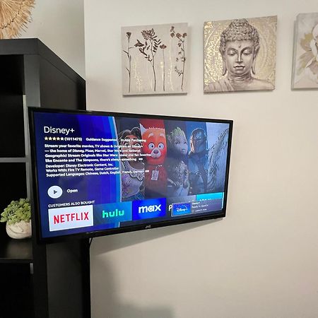 Modern Double Room With Fire Tv Londres Extérieur photo