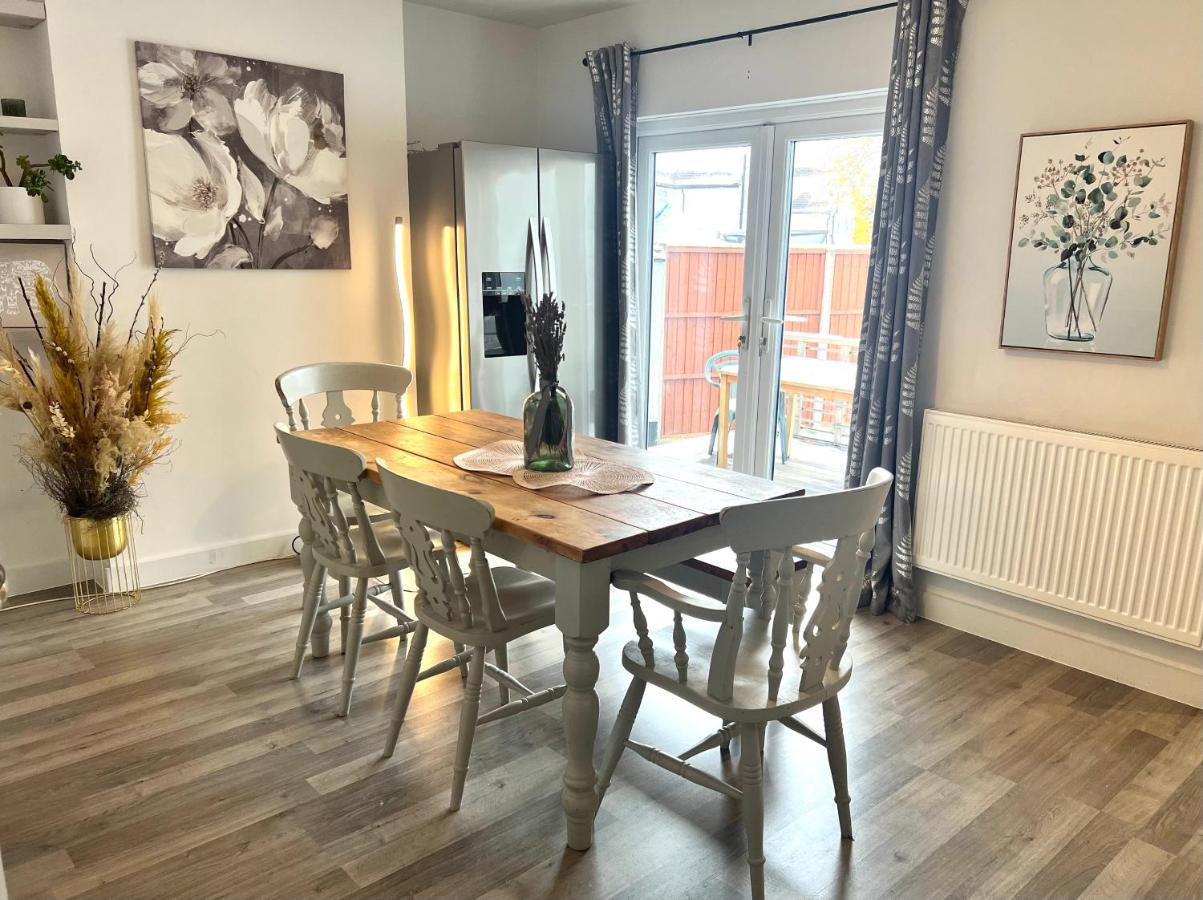Modern Double Room With Fire Tv Londres Extérieur photo