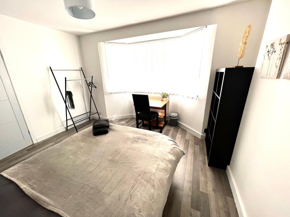 Modern Double Room With Fire Tv Londres Extérieur photo